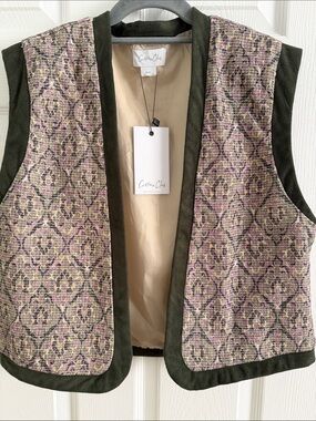 Cotton Club Women’s Olive & Pink Patterned Sleeveless Vest - size M/L